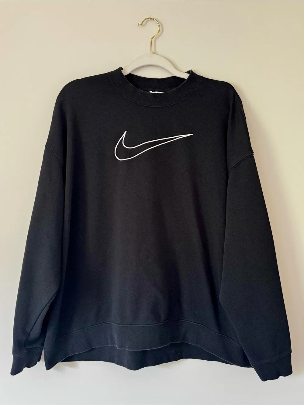 Nike Dri-FIT Get Fit Embroidered Crewneck Sweatshirt, Black & White – Size XL